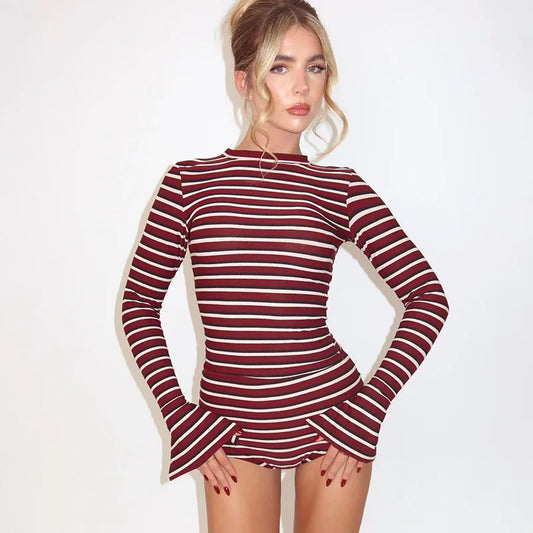 Dopasowane Body w Paski z Szortami – Komplet Casual