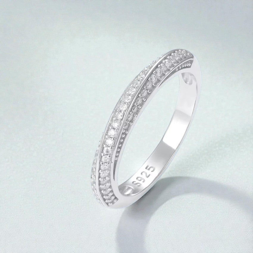 Luksusowy Pierścionek Aiternity Eternity z Moissanitem Próby S925 – Certyfikat GRA